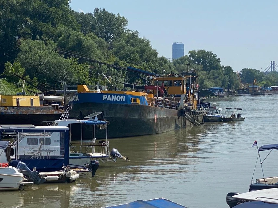 Brod koji je udario u marinu