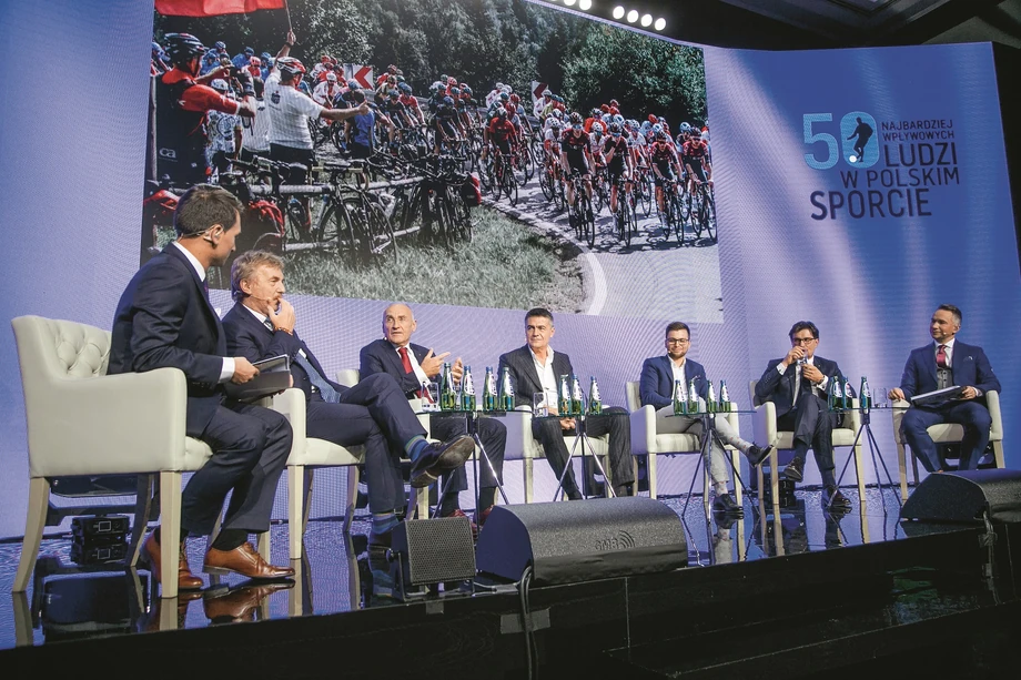 Podczas wydarzenia odbyła się debata z udziałem ludzi sportu i biznesu. Od lewej: Adam Pawlukiewicz, Zbigniew Boniek, Czesław Lang (dyrektor generalny Tour de Pologne), Krzysztof Hołowczyc  (kierowca rajdowy i przedsiębiorca), Marek Szkolnikowski (dyrektor TVP Sport), Jarosław Wittstock (wiceprezes zarządu Grupy LOTOS) oraz Rafał Patyra