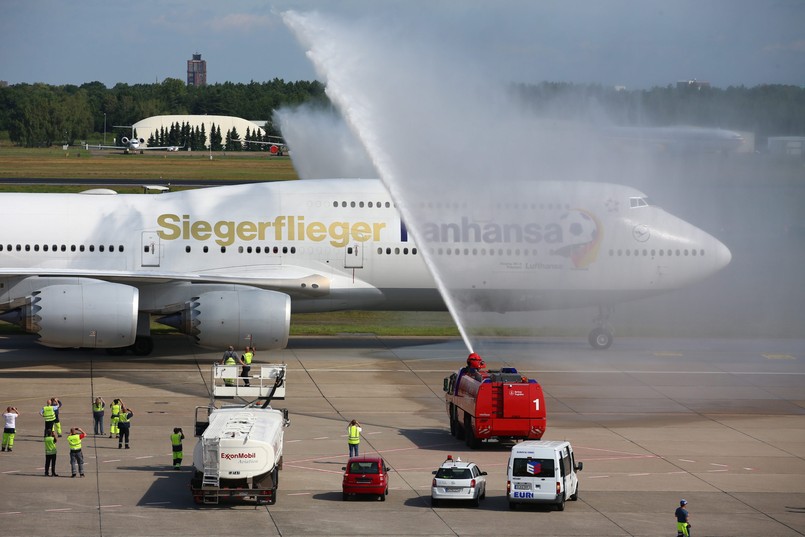 Lufthansa przygotowała specjalny samolot, na którym logo firmy zmieniło się na "Fanhansa".