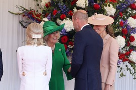 Vilijam ŠOKIRAO ponašanjem prema Kamili pa Čarlsu LUPIO ŠAMAR kakav se ne pamti! "Baba bi ga UBILA da je živa, a majka mu se u grobu prevrće", SKANDAL zbog kojeg je HARI upravo postao BOLJI SIN