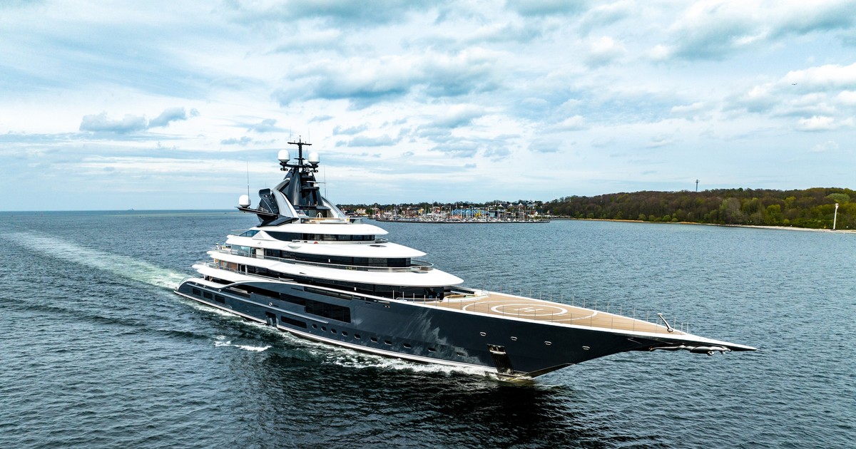 A billionaire NFL owner's superyacht is now available for charter. It ...