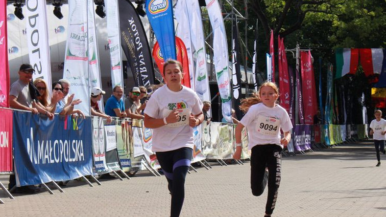 10. TAURON Festiwal Biegowy to nie tylko rywalizacja dorosłych. Emocje w Krynicy-Zdroju przeżywają też dzieci startujące w biegach na kilkaset metrów.