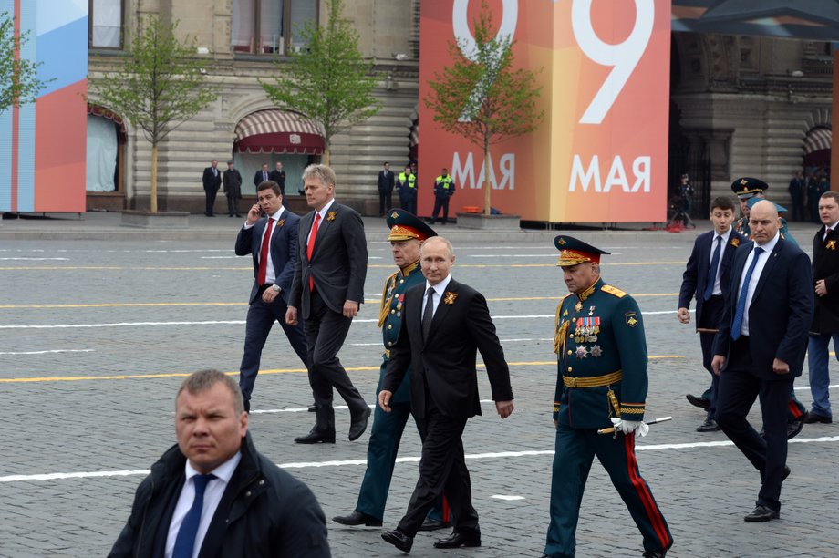 Władimir Putin i minister obrony Siergiej Szojgu