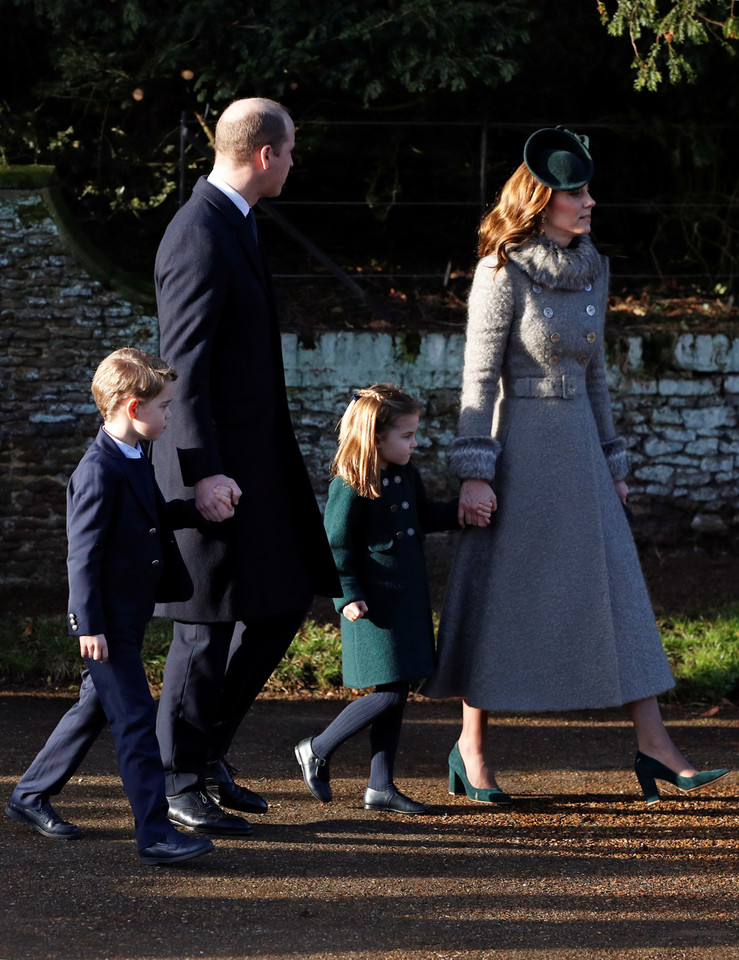 Rodzina królewska na spacerze w Boże Narodzenie