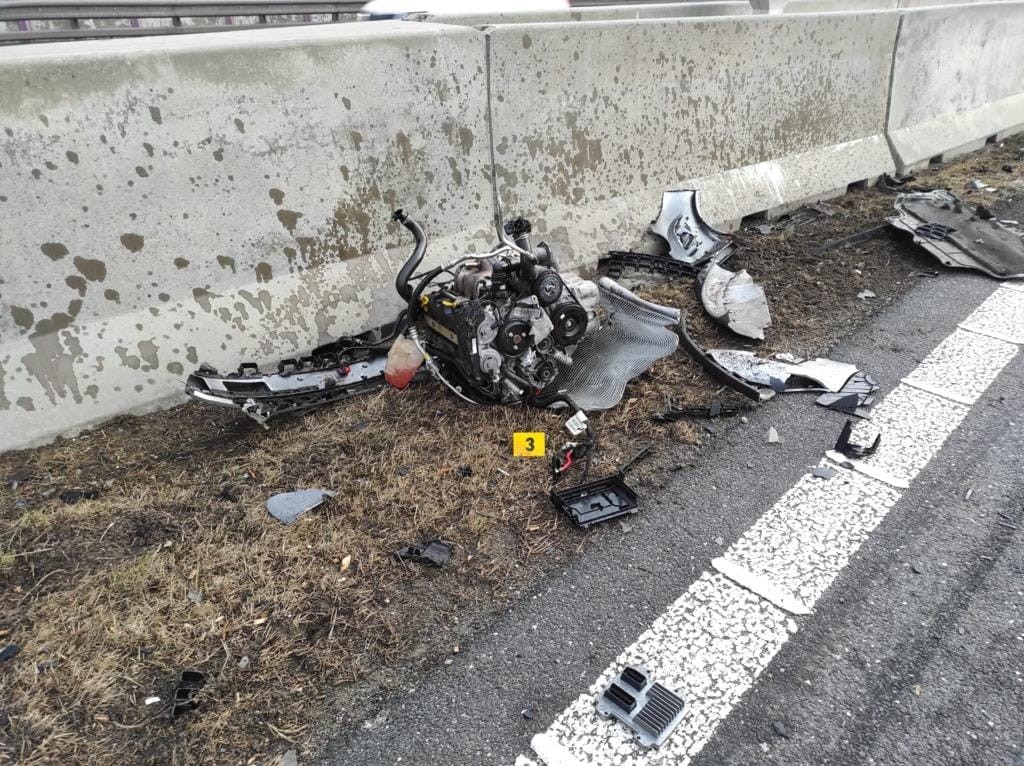 Pri nehode na diaľnici pod Tatrami utrpel jeden z vodičov ťažké zranenia.