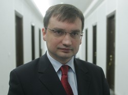 Śledczy badają sprawę laptopa Ziobry