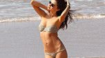 Ależ ona ma ciało! Miranda Kerr w bikini na plaży