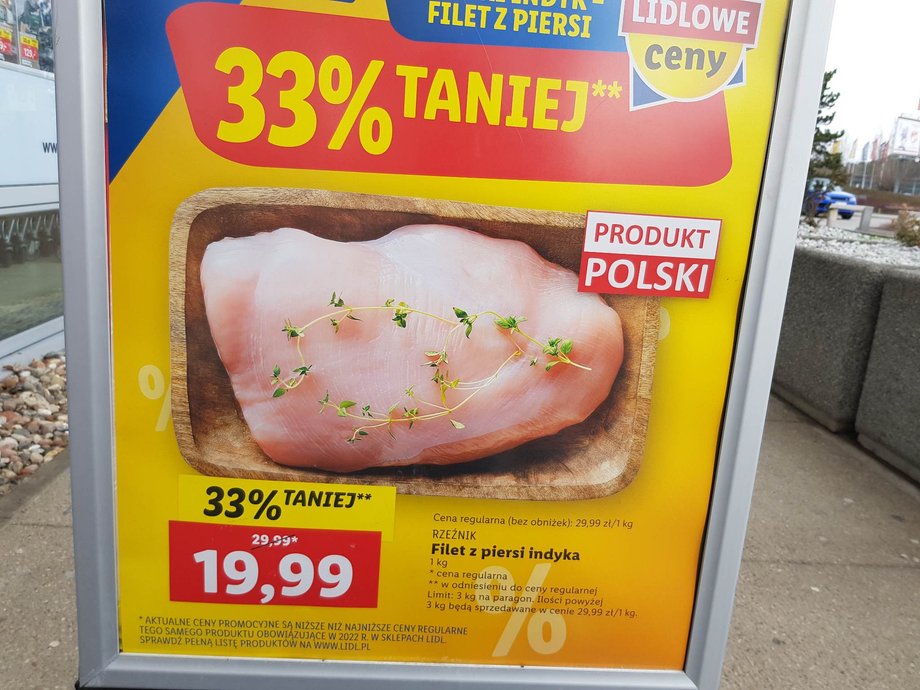 Przy wejściu do Lidla można spotkać się z zapewnieniem, że cena jest najniższa. W dużej części produktów z dyskontów, najniższych od 30 dni cen jednak nie trzeba będzie podawać.