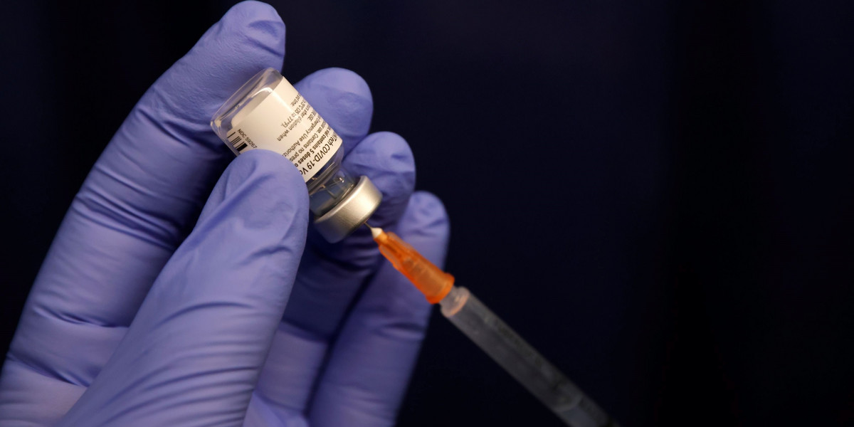 Szczepionki autorstwa koncernów Pfizer i BioNTech mogą być nieskuteczne w przypadku szczepów wirusa odkrytych po raz pierwszy w Wielkiej Brytanii i RPA.
