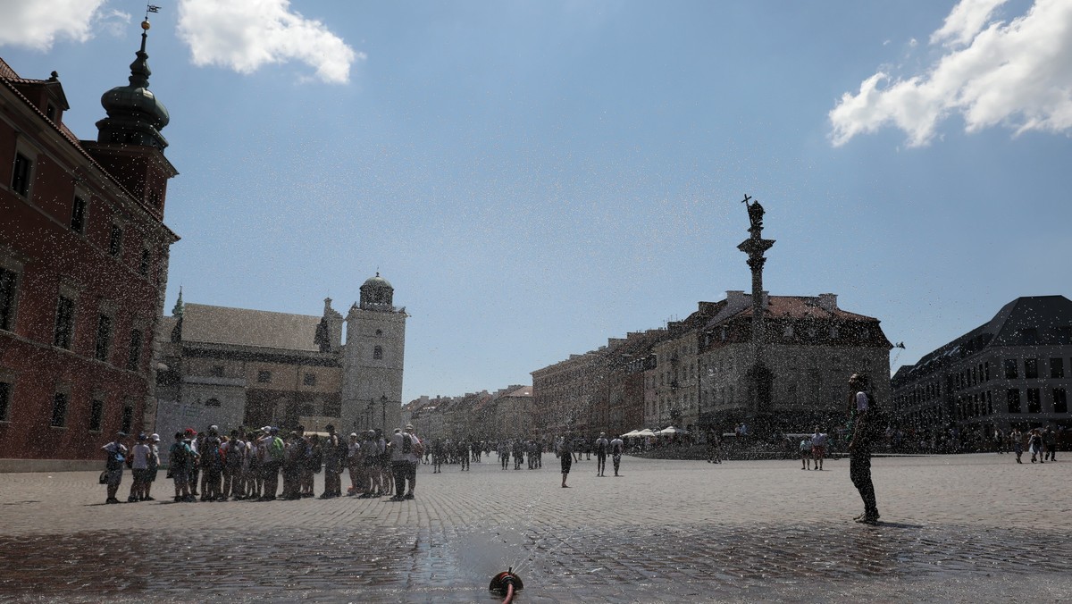 Upały w Polsce. Mieszkańcy miast szukają ochłody