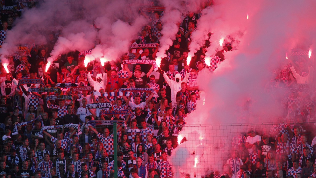 Zarząd Górnika Zabrze wydał oświadczenie po wydarzeniach, jakie miały miejsce podczas derbowego meczu z Piastem Gliwice. Zarząd zabrzańskiego klubu oferuje kibicom darmowe bilety na najbliższy mecz i zapowiada zwiększenie bezpieczeństwa na stadionie przy Roosevelta.