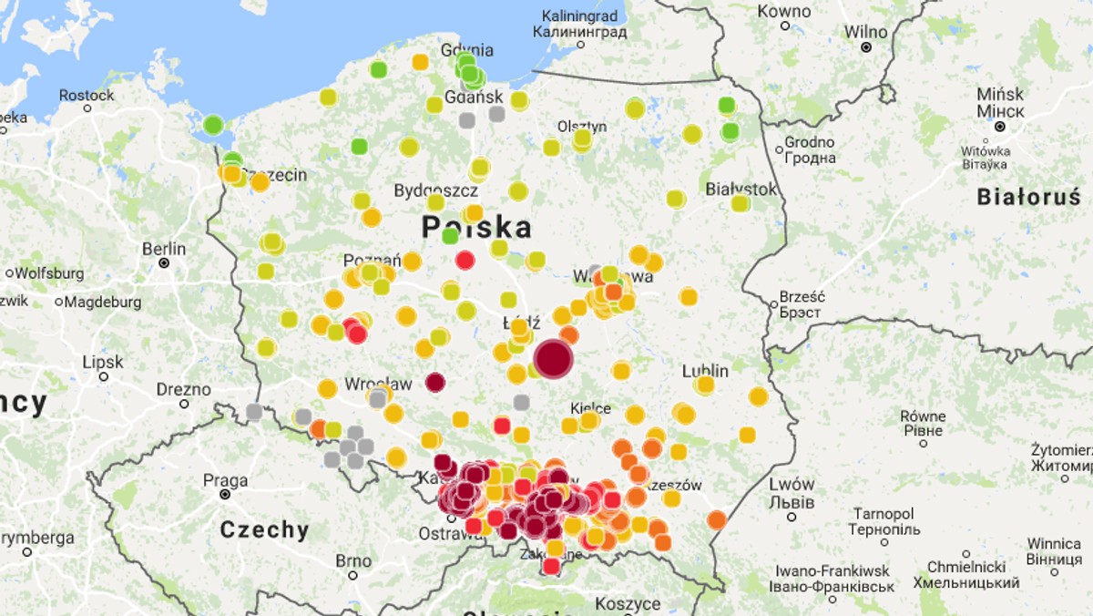 Bardzo silny smog wciąż okrywa południową część Polski. Stacje monitoringu jakości powietrza od wczorajszego wieczora odnotowują znaczne przekroczenie norm zanieczyszczenia. Najgorzej jest na Śląsku, gdzie stężenie szkodliwych pyłów PM2.5 i PM10 przekracza nawet 800 proc. normy. Bardzo źle jest także w Krakowie.