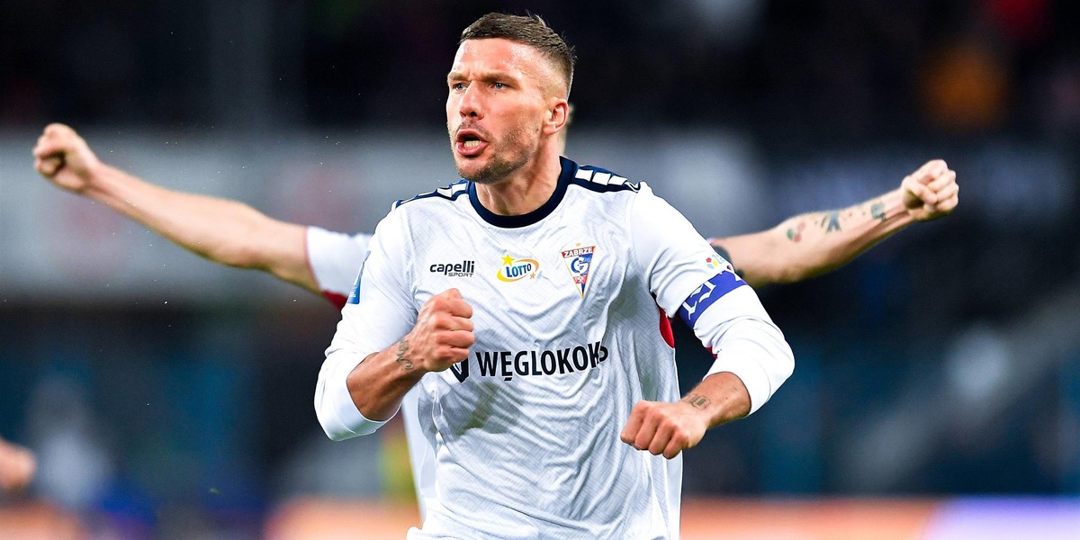 Lukas Podolski w rodzinnych Gliwicach pokazał się ze znakomitej strony. W meczu z Piastem strzelił dla Górnika gola, który może być ozdobą każdego stadionu świata.,