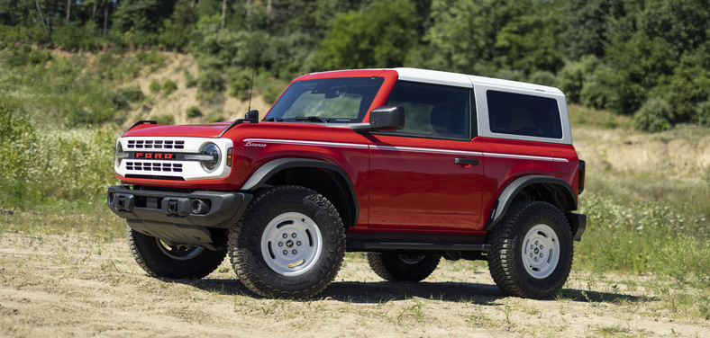 2023 Bronco Heritage Edition Race Red 02