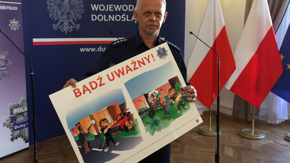 Od października dzieci w dolnośląskich szkołach podstawowych dowiedzą się, jak mają się zachować w sytuacji zagrożenia terrorystycznego. Zajęcia poprowadzą policjanci w ramach pilotażowego programu Alfa. Dolny Śląsk jest pierwszym regionem w Polsce, w którym takie ćwiczenia będą prowadzone.