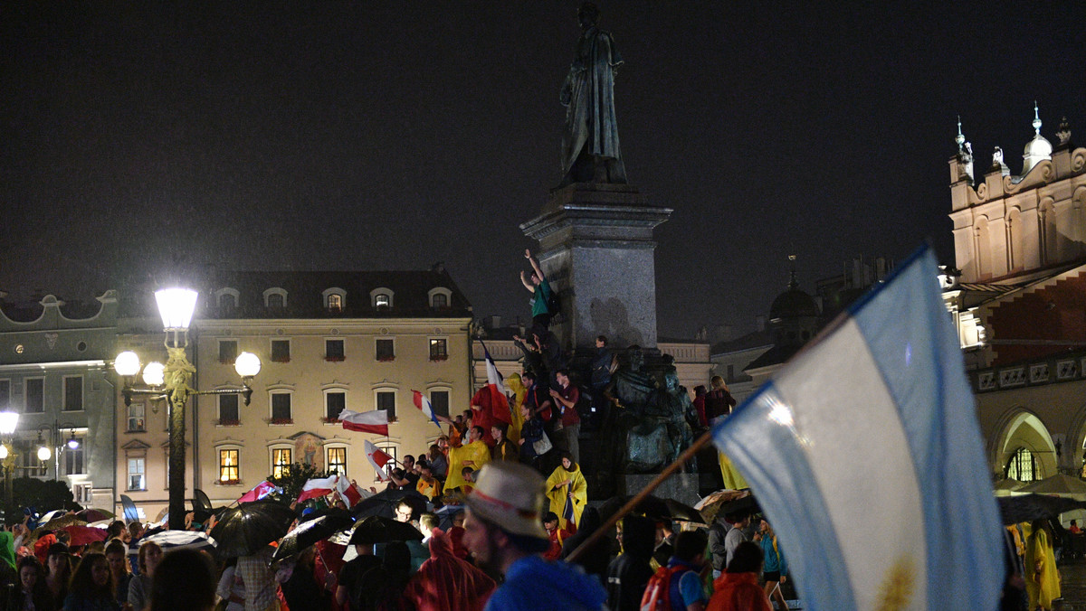 Oratorium "Z powodu mojego imienia" skomponowane przez Piotra Rubika rozbrzmiało w piątkowy wieczór na krakowskim Rynku z okazji ŚDM 2016. Był to hołd oddany chrześcijańskim męczennikom. Pielgrzymi słuchający koncertu wypełnili Rynek Główny po brzegi.