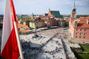 Przygotowania do utworzenia symbolu Polski Walczącej na placu Zamkowym w Warszawie