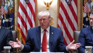 Donald Tramp na sastanku kabineta u Beloj kući