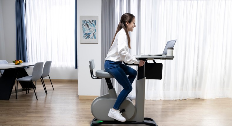 Acer's eKinekt BD 3 bike desk lets people charge multiple devices using energy from pedaling.Acer