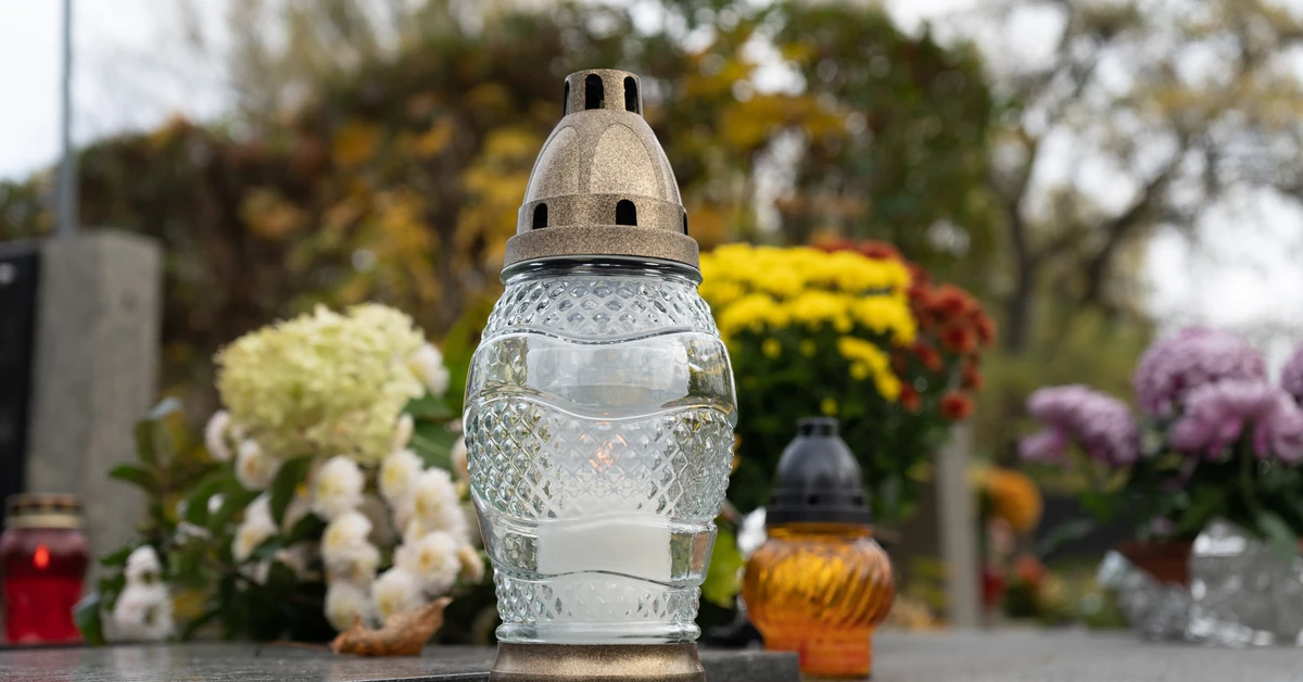 Dodaj szczyptę, a znicz będzie palił się jaśniej i o wiele, wiele dłużej! W ten sposób wydłużysz czas palenia zniczy