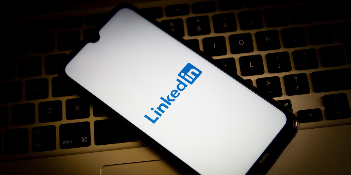 W sieci pojawiła się baza danych z informacjami pozyskanymi z publicznie dostępnych profili na LinkedIn. Chociaż nie doszło de facto do "wycieku", to nadal sytuacja ta budzi wątpliwości użytkowników. 