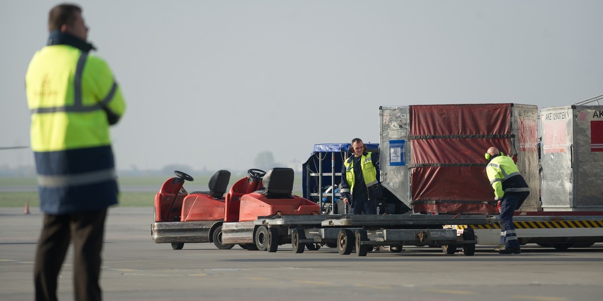 LS Airport Services to największa spółka handlingowa w Polsce. Obsługuje Lotnisko Chopina oraz porty lotnicze w Gdańsku, Katowicach, Wrocławiu i Modlinie