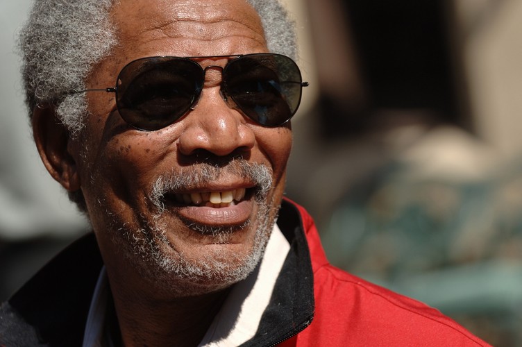 1. Morgan Freeman. Zaufanie do aktora wykorzystuje branża reklamowa. W trakcie olimpiady Freeman podkładał głos w reklamie kart Visa.