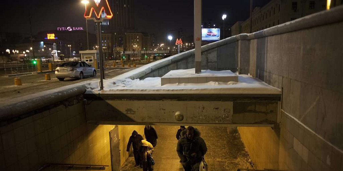 Zwariował i poszedł zabijać w metrze!