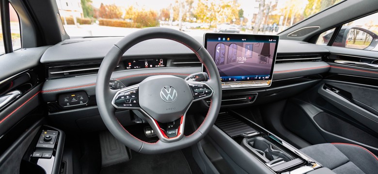 Nowy Volkswagen już w Polsce. Ma ogromny bagażnik i 340 KM. Cena?
