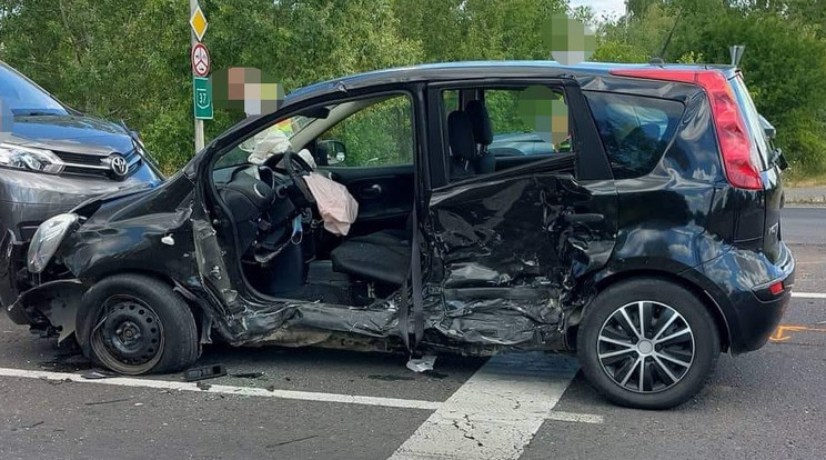A Nissan sofőrje olyan súlyos sérüléseket szenvedett, hogy elhunyt /Fotó: Baleset-info.hu