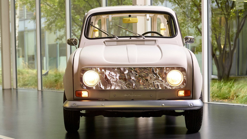 Renault 4L Suite No.4