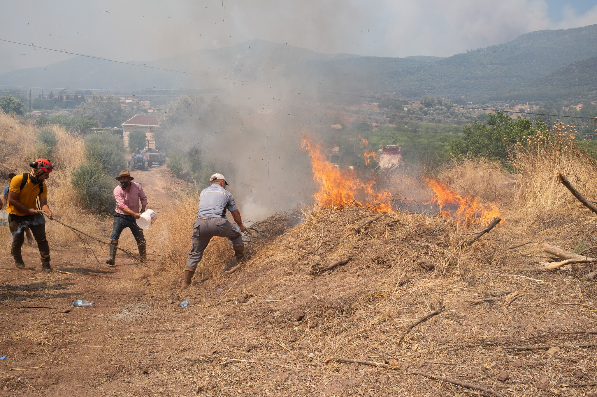 Turcja: 50 tys. ludzi ewakuowanych z powodu pożarów