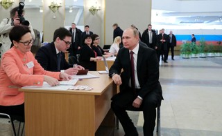Jak się w Rosji zapewnia dobre wyniki wyborcze władzy