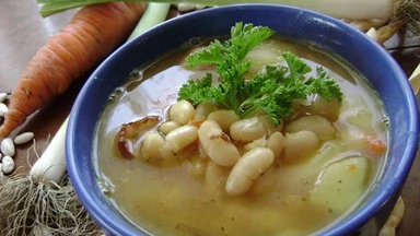 Zupa fasolowa – przepis na proste i pożywne danie