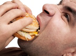 Hamburger wołowy z wieprzowiny. UOKiK ostrzega klientów przed fast foodami