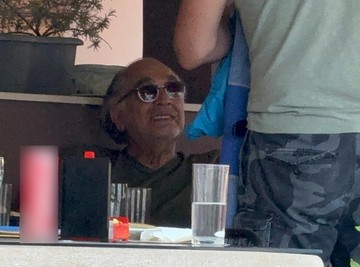 Glumac (76) danas uživa u braku sa DVE DECENIJE MLAĐOM koleginicom, a ovako izgleda njegova PRVA SUPRUGA sa kojom ima SINA I ĆERKU (FOTO)