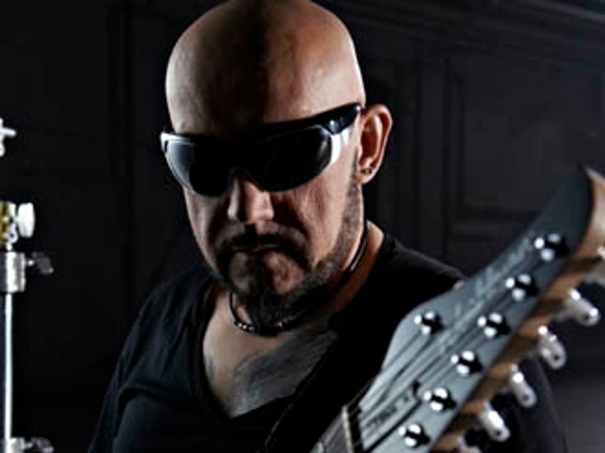 Grzegorz Skawiński solo, ale ze swoją gitarą