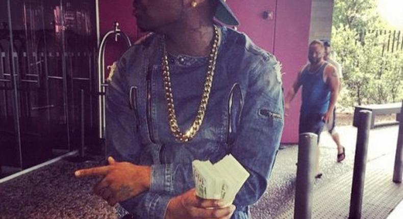 Davido flashing two wads of $100 bills at the Palms Casino Hotel in Las Vegas ahead of the boxing match