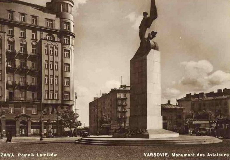 Pomnik Lotnika przed wojną, na pl. Unii Lubelskiej, fot. fotopolska.eu