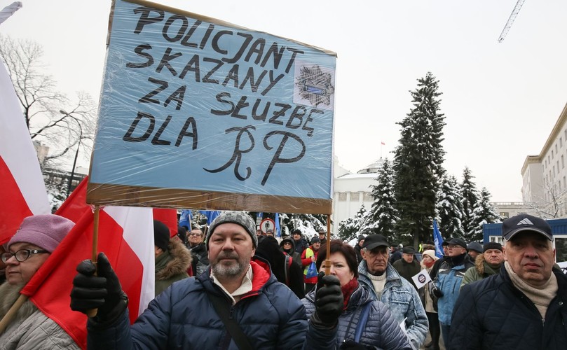 PROTEST EMERYTÓW SŁUŻB MUNDUROWYCH
