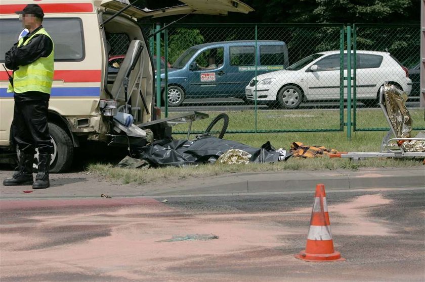 Tragiczny wypadek karetki. 2 osoby nie żyją