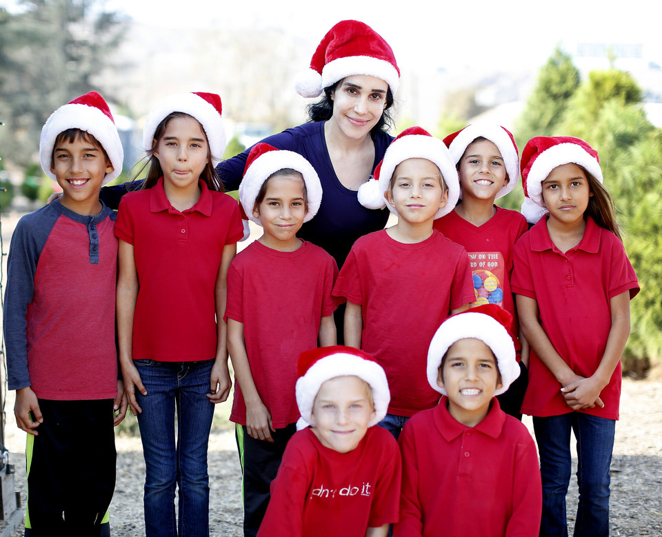 Natalie Suleman z dziećmi