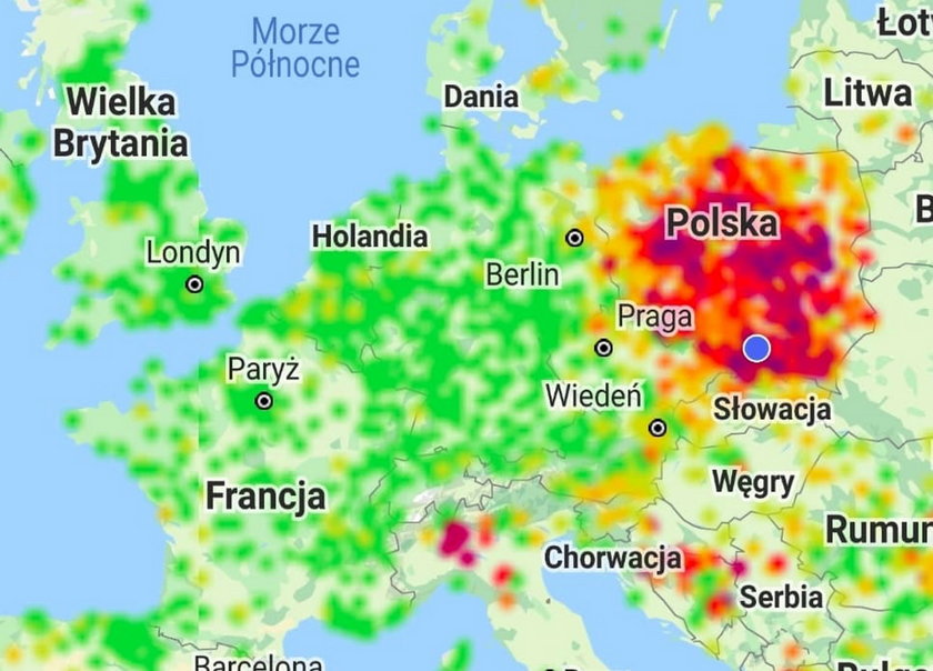 Cała Europa na zielono i tylko Polska na czerwono na mapie zanieczyszczeń powietrza - to zimą popularny obrazek..