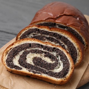 Idős édesanyám csak egy szelet mákos kalácsot eszik reggel és este, ez ártalmas? Az orvos válaszol