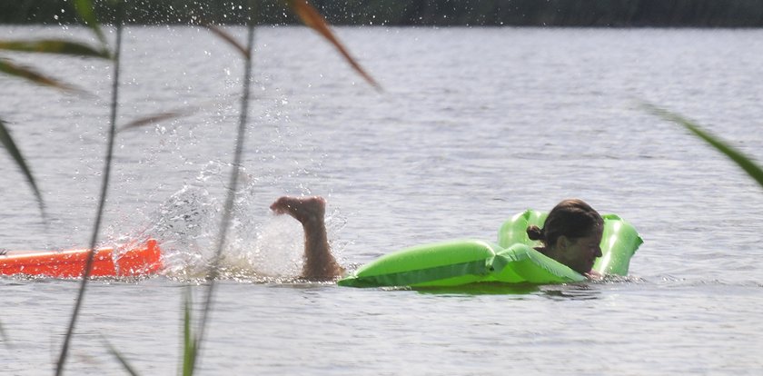 Jaruzelska opala się topless. Najmocniejsze paparazzi 2014