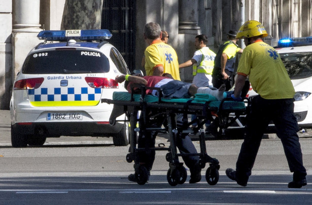 Hiszpańskie media: Kierowca, który wjechał w tłum ludzi w Barcelonie, jest jednym z terrorystów zabitych przez policję w Cambrils