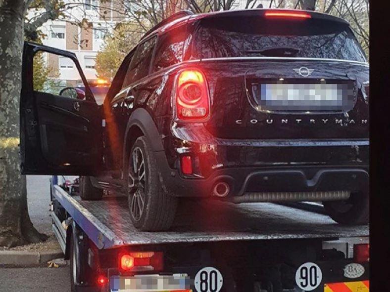 Odzyskane Mini Countryman JCW na lawecie.