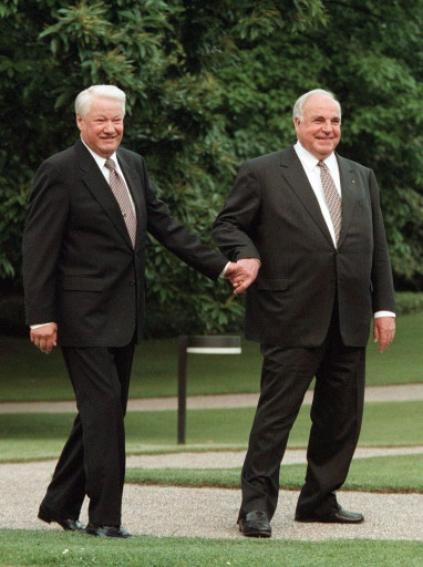 RUSSIA-POLITICS-YELTSIN-KOHL