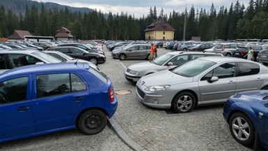 Nowe zasady na parkingach przy drodze do Morskiego Oka. Nie obeszło się bez problemów