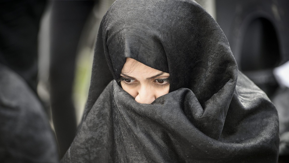 burka, kobieta w burce, islam, dżihad